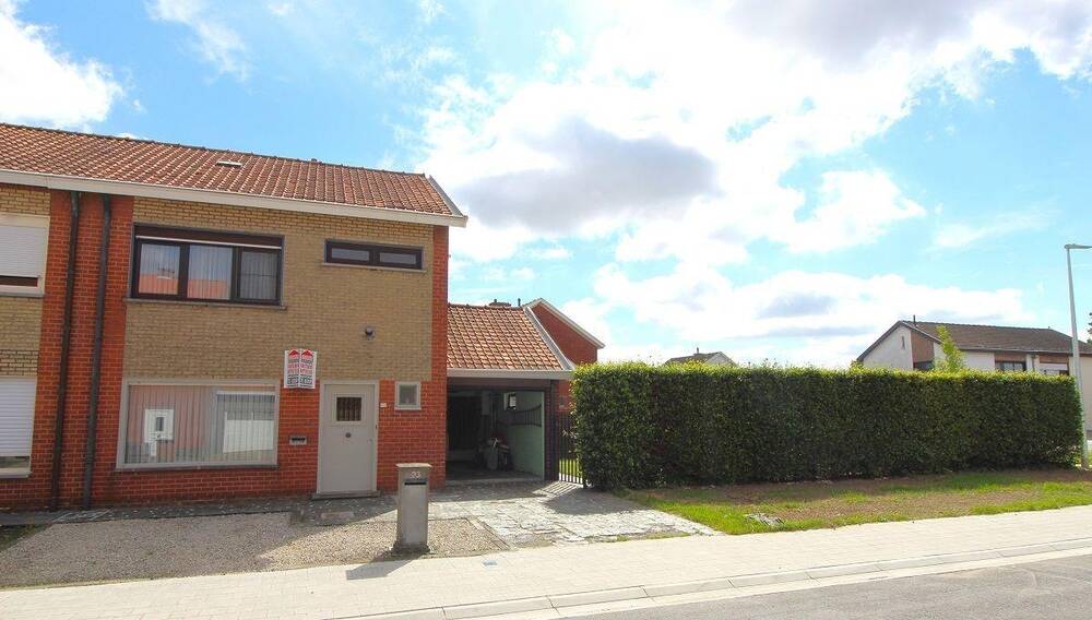 Huis te  koop in Sint-Eloois-Winkel 8880 195000.00€ 3 slaapkamers m² - Zoekertje 156164