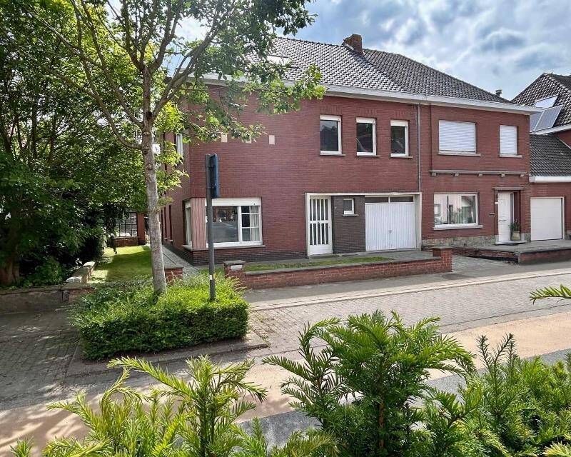Huis te  koop in Harelbeke 8530 328000.00€ 4 slaapkamers 192.00m² - Zoekertje 160059
