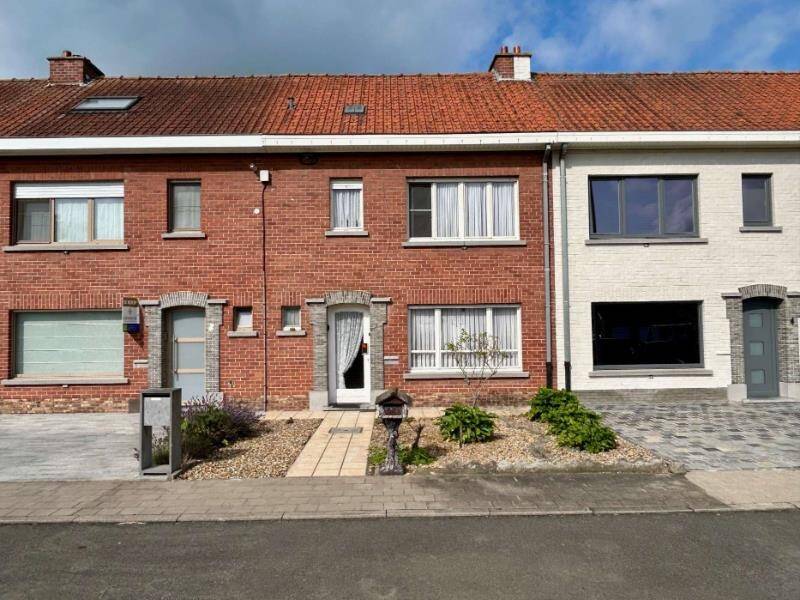 Huis te  koop in Sint-Eloois-Winkel 8880 128000.00€ 3 slaapkamers 138.00m² - Zoekertje 182023