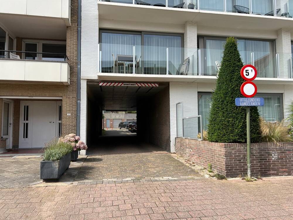 Parking & garage te  huur in Knokke-Heist 8300 2476.00€  slaapkamers m² - Zoekertje 184921