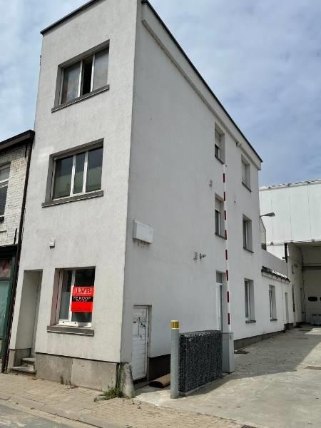 Appartementsgebouw te  koop in Kuurne 8520 200000.00€ 4 slaapkamers m² - Zoekertje 188362