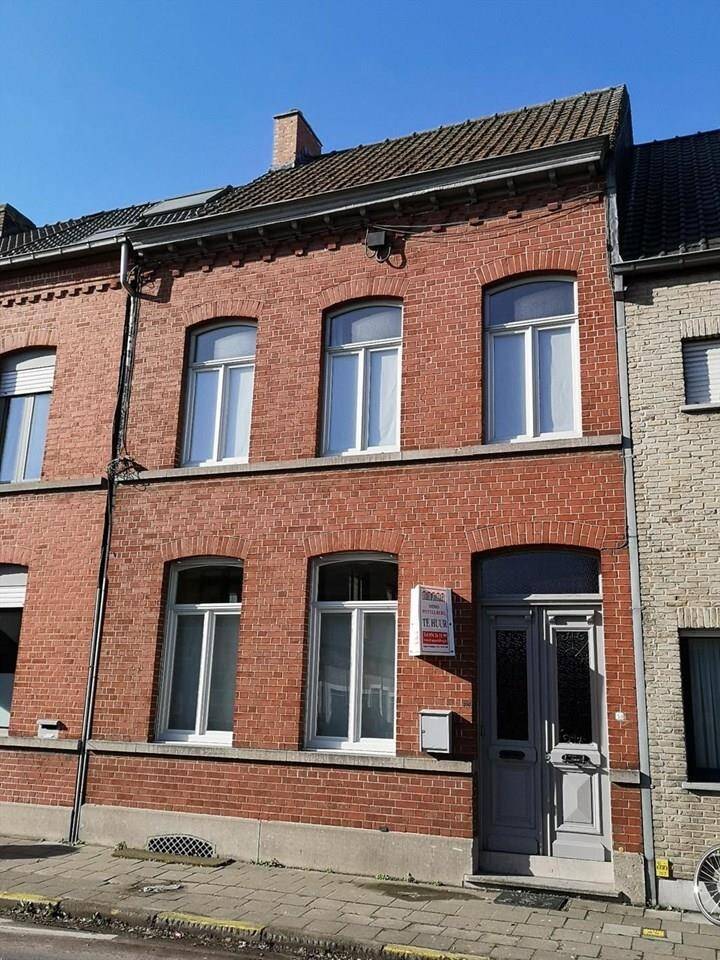 Herenhuis te  huur in Wevelgem 8560 825.00€  slaapkamers m² - Zoekertje 188383