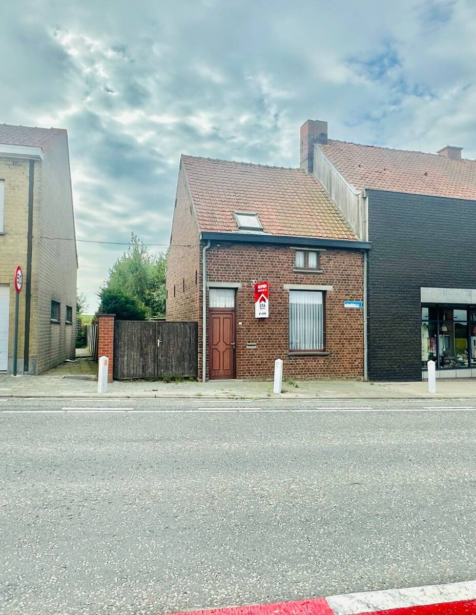 Huis te  koop in Zonnebeke 8980 115000.00€ 2 slaapkamers 110.00m² - Zoekertje 194887