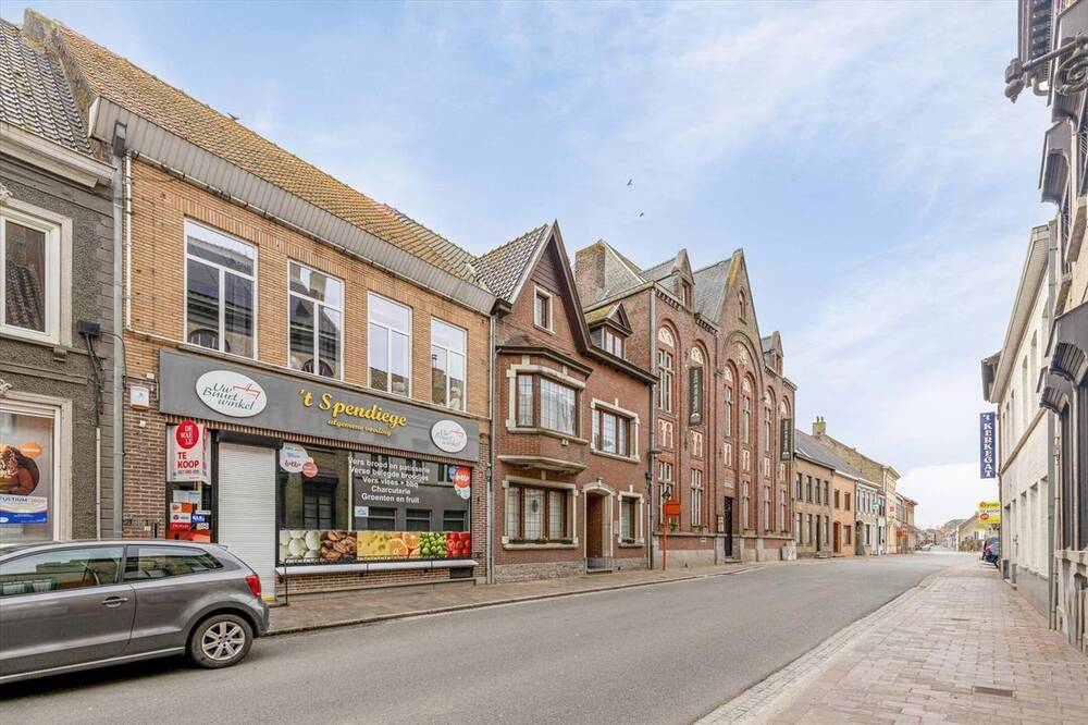 Handelszaak te  koop in Roesbrugge-Haringe 8972 270000.00€ 2 slaapkamers 0.00m² - Zoekertje 202256