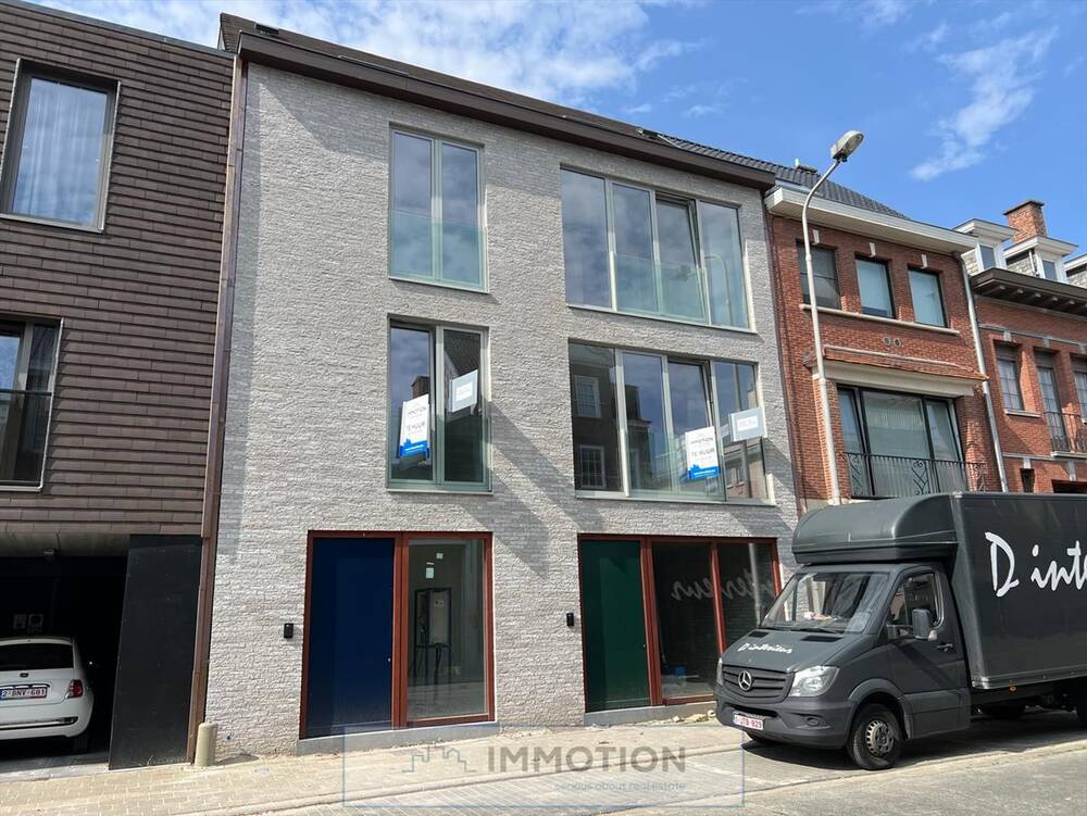 Huis te  huur in Kortrijk 8500 1450.00€ 3 slaapkamers 189.00m² - Zoekertje 203314