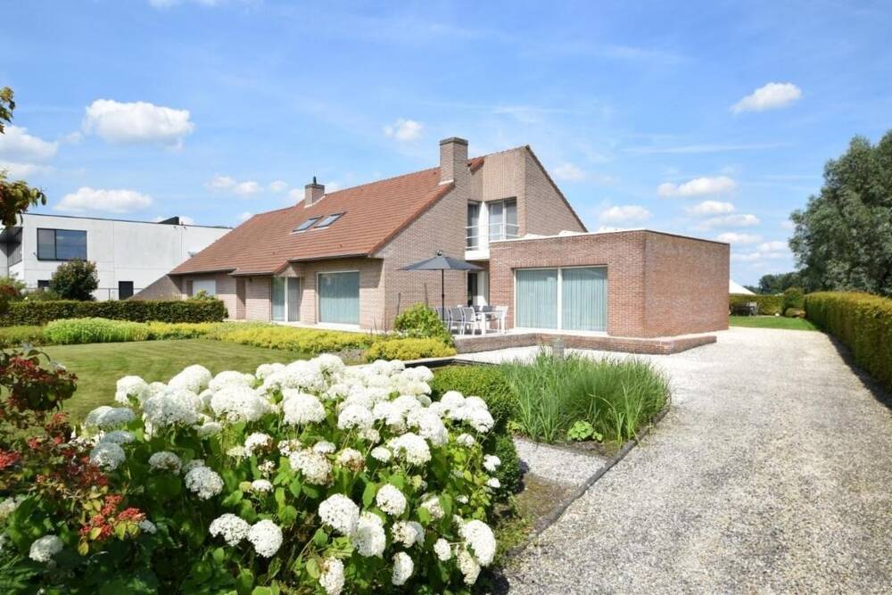 Villa te  koop in Ingelmunster 8770 850000.00€ 5 slaapkamers 382.00m² - Zoekertje 204601