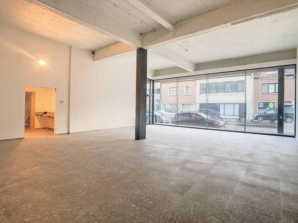 Handelszaak te  huur in Wevelgem 8560 1400.00€  slaapkamers 0.00m² - Zoekertje 209523