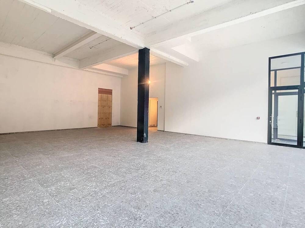 Handelszaak te  huur in Wevelgem 8560 1400.00€  slaapkamers 0.00m² - Zoekertje 209396