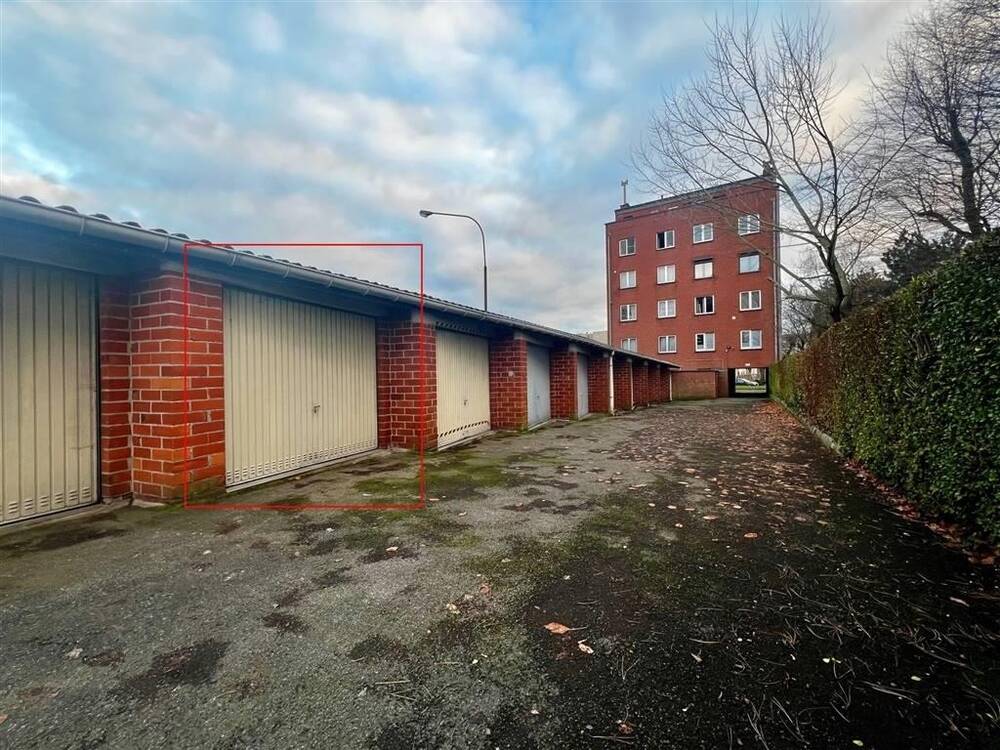 Parking & garage te  koop in Roeselare 8800 25000.00€  slaapkamers m² - Zoekertje 210506