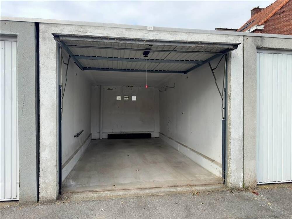 Parking & garage te  koop in Roeselare 8800 22000.00€  slaapkamers m² - Zoekertje 210440