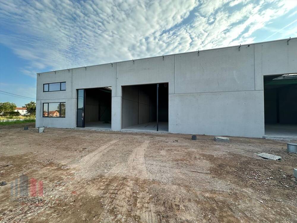 Handelszaak te  koop in Anzegem 8570 327664.00€  slaapkamers 215.00m² - Zoekertje 247020