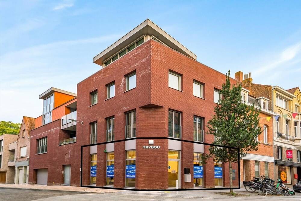 Handelszaak te  huur in Ieper 8900 1200.00€  slaapkamers m² - Zoekertje 219535