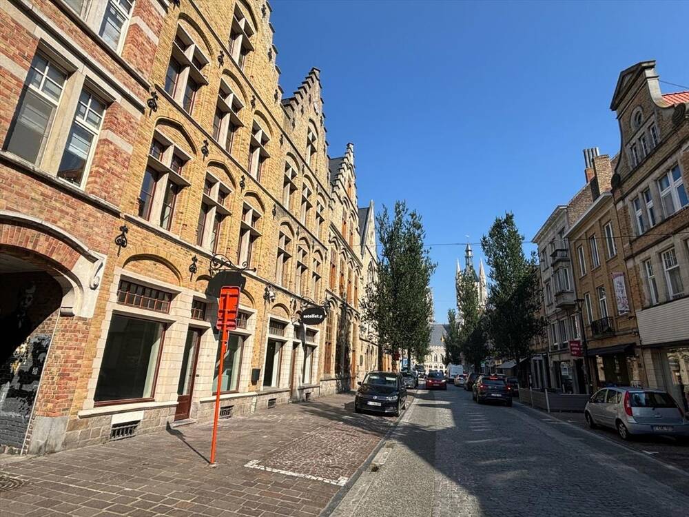 Handelszaak te  huur in Ieper 8900 1350.00€  slaapkamers 100.00m² - Zoekertje 226096