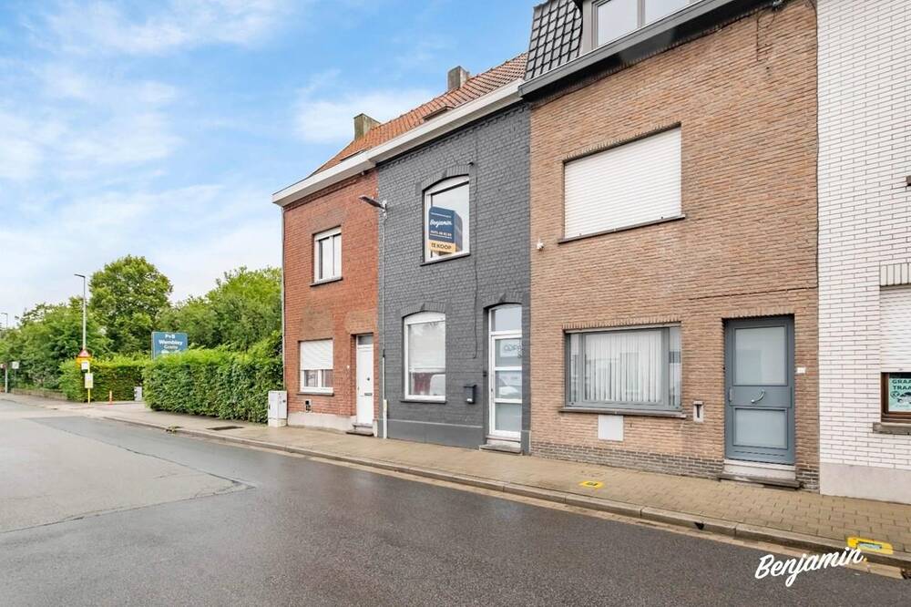 Huis te  koop in Heule 8501 210000.00€ 4 slaapkamers 244.00m² - Zoekertje 225421