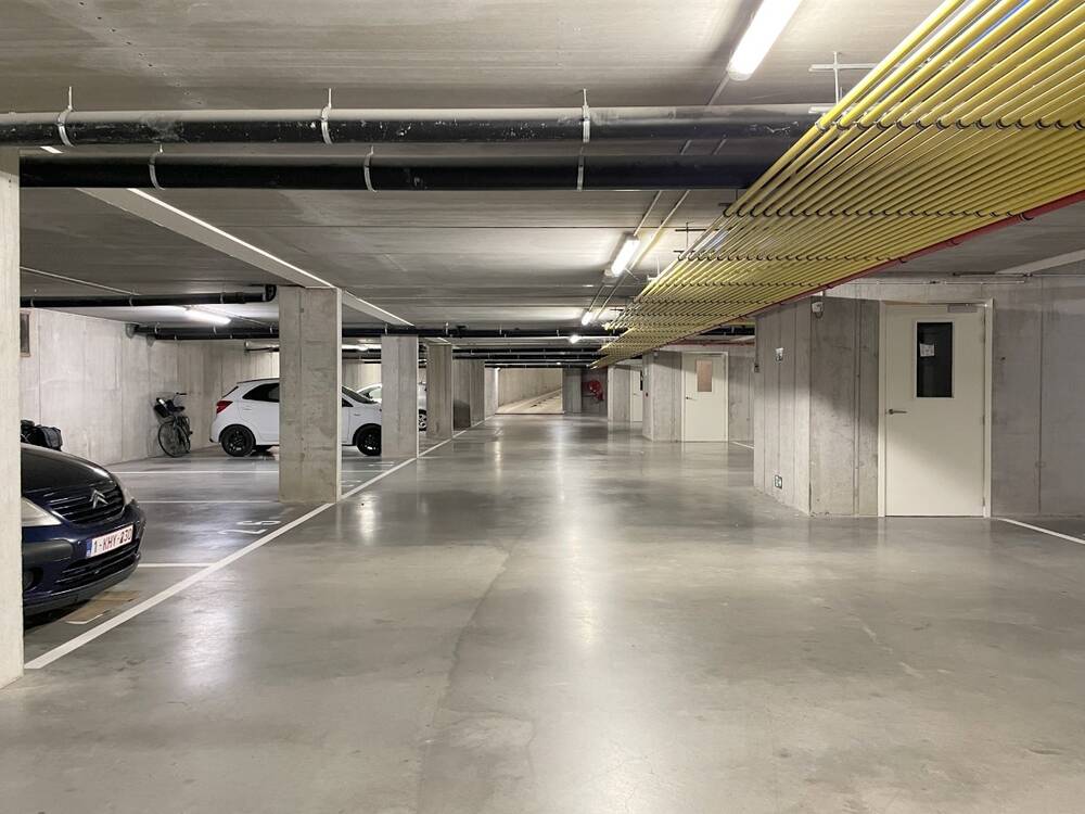 Parking & garage te  huur in Harelbeke 8530 70.00€ 0 slaapkamers 12.00m² - Zoekertje 226685