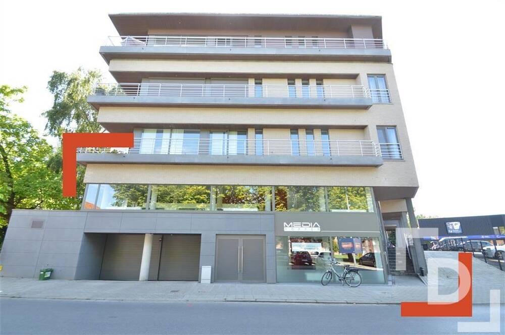 Handelszaak te  huur in Ieper 8900 1200.00€  slaapkamers 205.00m² - Zoekertje 228799