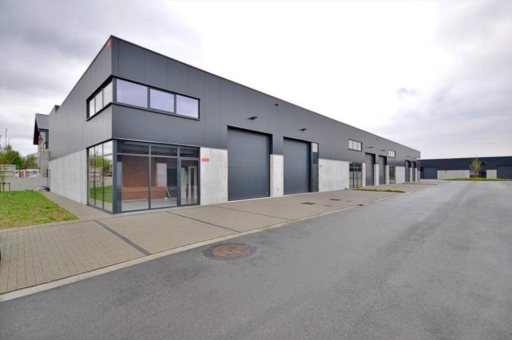 Handelszaak te  koop in Zwevegem 8550 282310.00€  slaapkamers 215.00m² - Zoekertje 228703