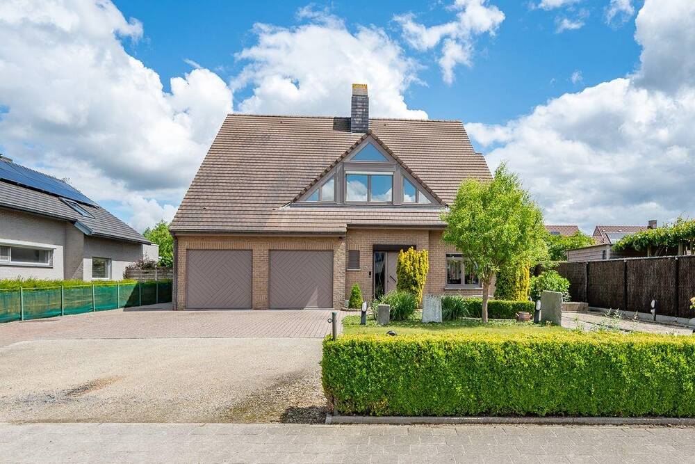 Huis te  koop in Oostkamp 8020 675000.00€ 5 slaapkamers 341.00m² - Zoekertje 236408