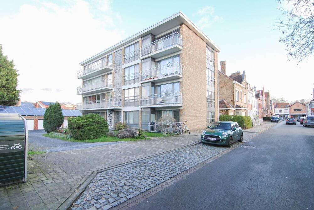 Appartement te  koop in Sint-Andries 8200 1695000.00€ 12 slaapkamers 695.00m² - Zoekertje 238208