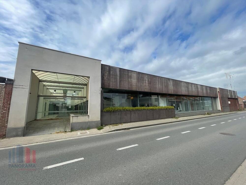 Handelszaak te  huur in Staden 8840 6700.00€  slaapkamers 5592.00m² - Zoekertje 242880