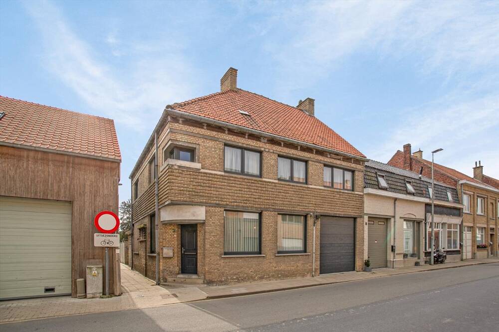 Huis te  koop in Alveringem 8690 209000.00€ 6 slaapkamers 227.00m² - Zoekertje 254741