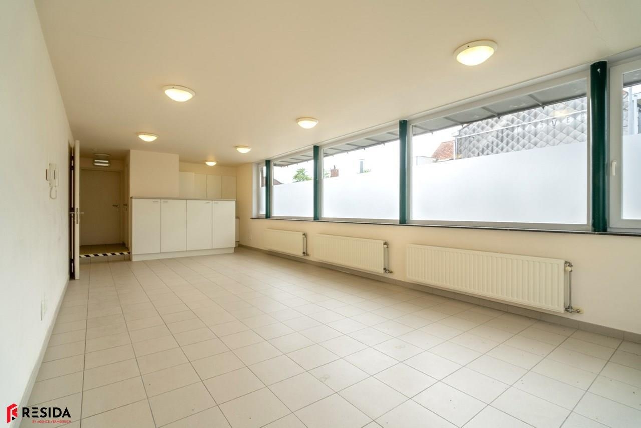 Handelszaak te  huur in Zwevegem 8550 400.00€  slaapkamers m² - Zoekertje 261082