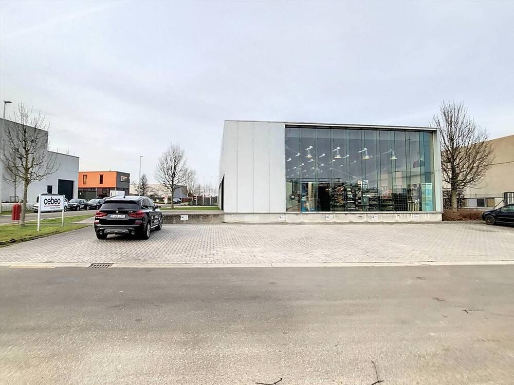 Handelszaak te  huur in Roeselare 8800 3200.00€  slaapkamers 0.00m² - Zoekertje 260684