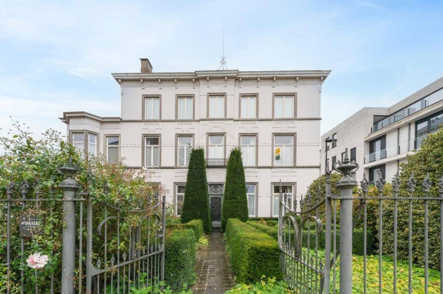 Huis te  koop in Zwevezele 8750 1350000.00€ 8 slaapkamers 800.00m² - Zoekertje 264979