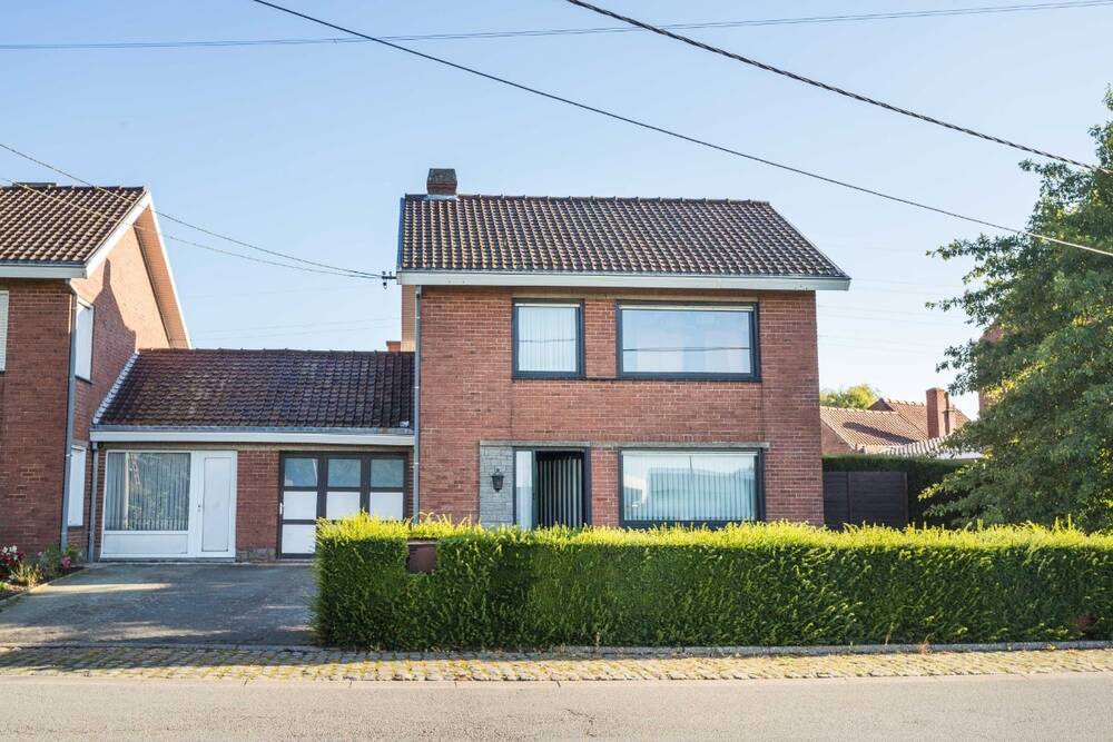 Huis te  koop in Deerlijk 8540 229000.00€ 3 slaapkamers 223.00m² - Zoekertje 268349