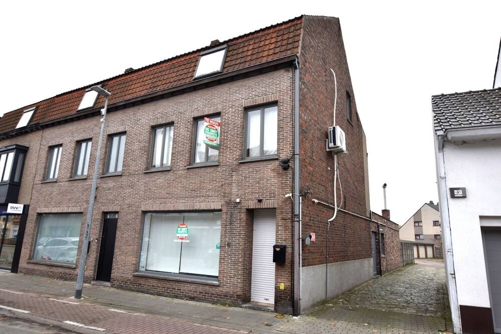 Huis te  huur in Assebroek 8310 1300.00€ 4 slaapkamers 231.00m² - Zoekertje 273667