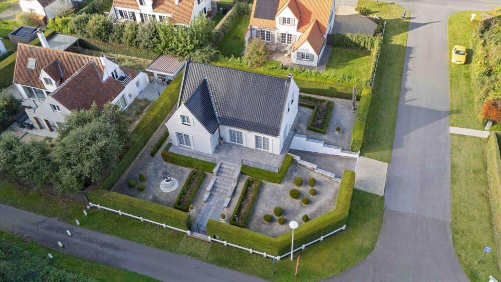 Huis te  koop in Nieuwpoort 8620 970000.00€ 3 slaapkamers 304.00m² - Zoekertje 284013