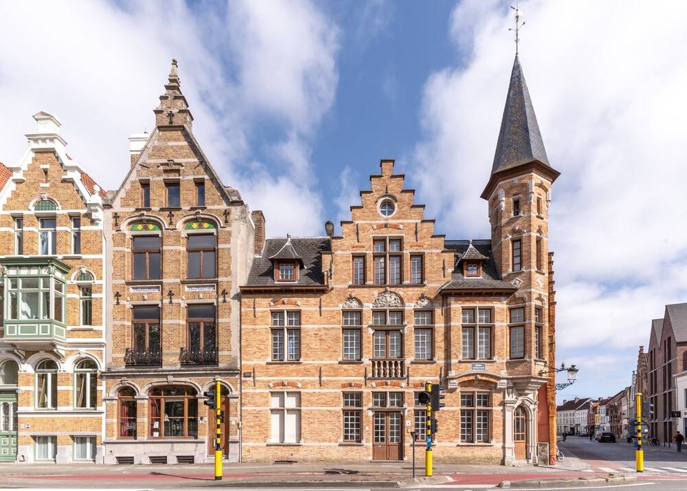 Handelszaak te  huur in Brugge 8000 1980.00€  slaapkamers 172.00m² - Zoekertje 285460