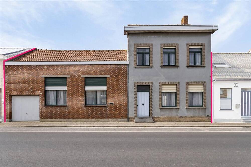 Huis te  koop in Roesbrugge-Haringe 8972 180000.00€ 4 slaapkamers 270.00m² - Zoekertje 286433