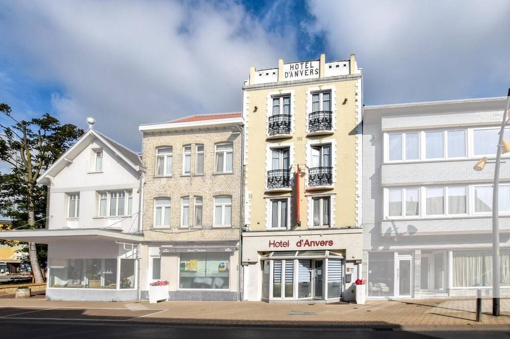 Handelszaak te  koop in De Panne 8660 450000.00€  slaapkamers m² - Zoekertje 287215