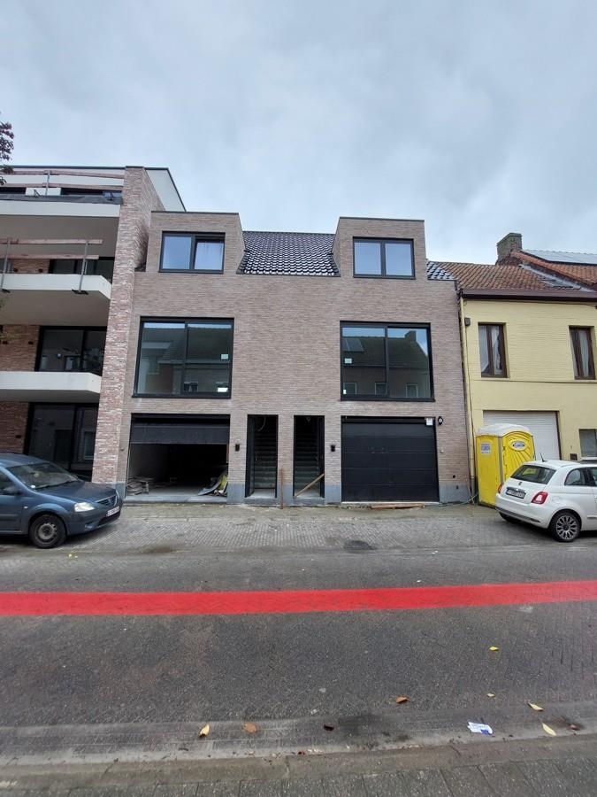 Huis te  huur in Harelbeke 8530 1000.00€ 4 slaapkamers m² - Zoekertje 287348