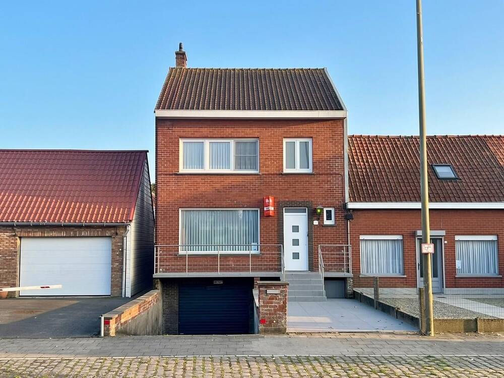 Huis te  koop in Langemark-Poelkapelle 8920 275000.00€ 5 slaapkamers m² - Zoekertje 290050