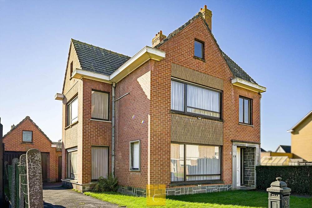 Huis te  koop in Sint-Michiels 8200 345000.00€ 3 slaapkamers m² - Zoekertje 291580