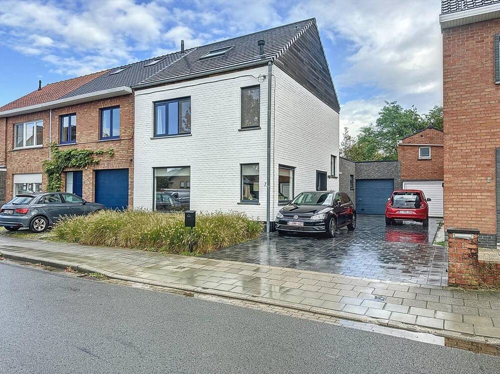 Huis te  huur in Sint-Michiels 8200 1350.00€ 3 slaapkamers 0.00m² - Zoekertje 292109