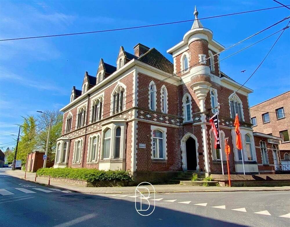 Herenhuis te  koop in Kortrijk 8500 450000.00€ 10 slaapkamers 900.00m² - Zoekertje 293069