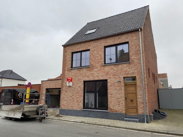 Huis te  huur in Rollegem-Kapelle 8880 900.00€ 3 slaapkamers 160.00m² - Zoekertje 294147