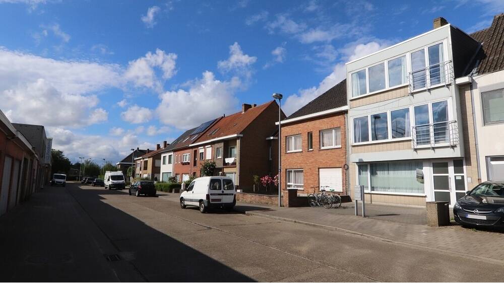 Appartement te  huur in Sint-Andries 8200 775.00€ 1 slaapkamers 66.00m² - Zoekertje 294328