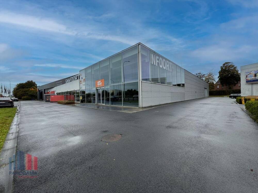 Handelszaak te  huur in Roeselare 8800 13500.00€  slaapkamers 1984.00m² - Zoekertje 298024