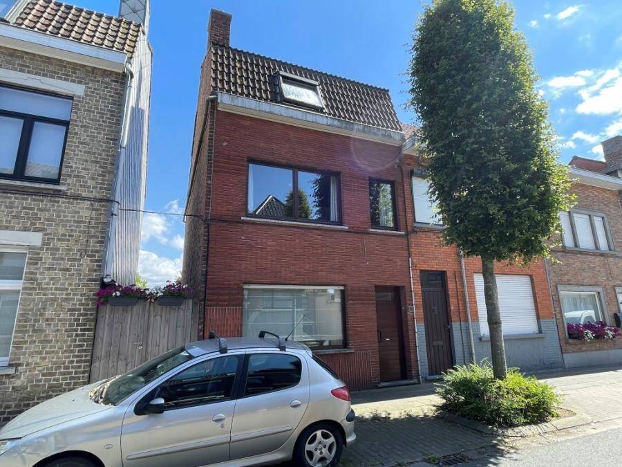 Huis te  koop in Assebroek 8310 259000.00€ 4 slaapkamers m² - Zoekertje 297390