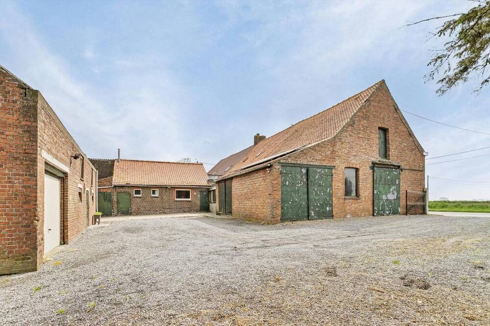 Huis te  koop in Staden 8840 325000.00€ 3 slaapkamers 514.00m² - Zoekertje 300876