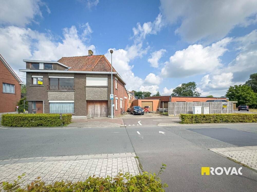 Huis te  koop in Staden 8840 240000.00€  slaapkamers m² - Zoekertje 301328