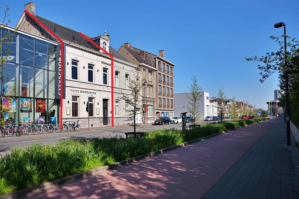 Handelszaak te  koop in Roeselare 8800 835000.00€  slaapkamers 80.00m² - Zoekertje 303179