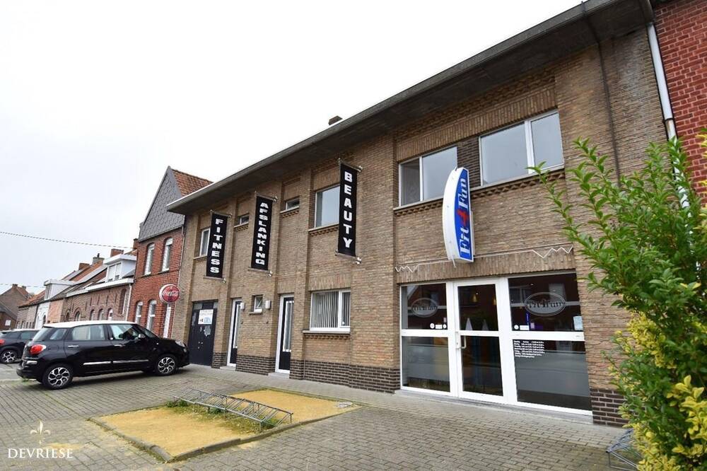 Handelszaak te  koop in Gullegem 8560 575000.00€  slaapkamers 759.00m² - Zoekertje 305481