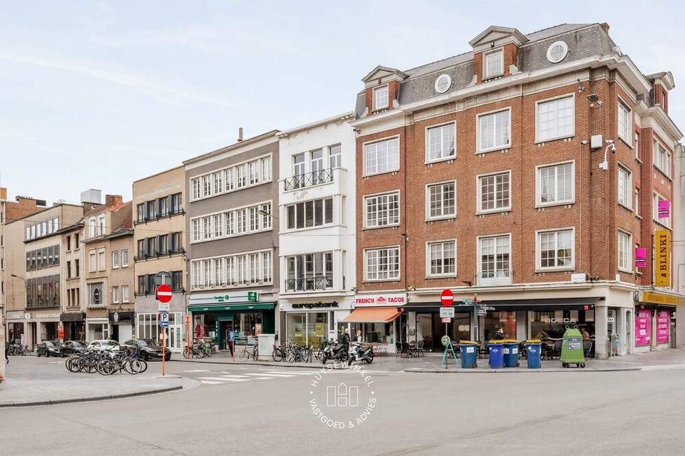 Appartement te  koop in Kortrijk 8500 214900.00€ 1 slaapkamers 70.00m² - Zoekertje 306401