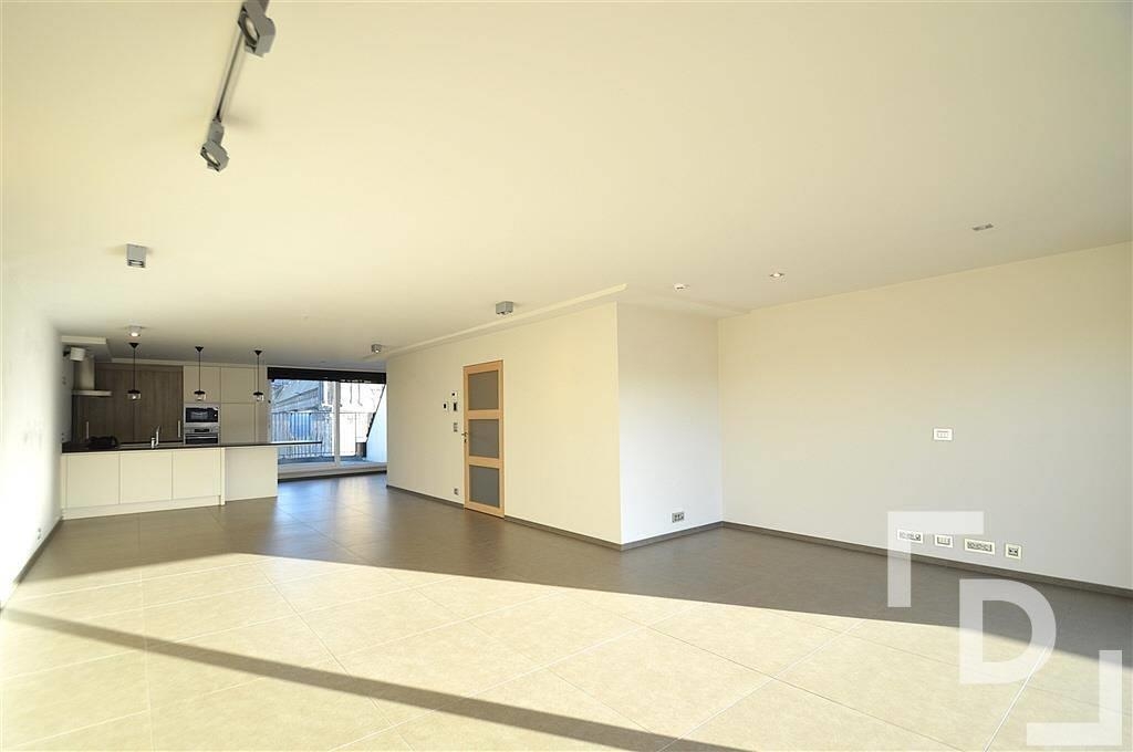 Appartement te  huur in Ieper 8900 1200.00€ 3 slaapkamers 175.00m² - Zoekertje 308010