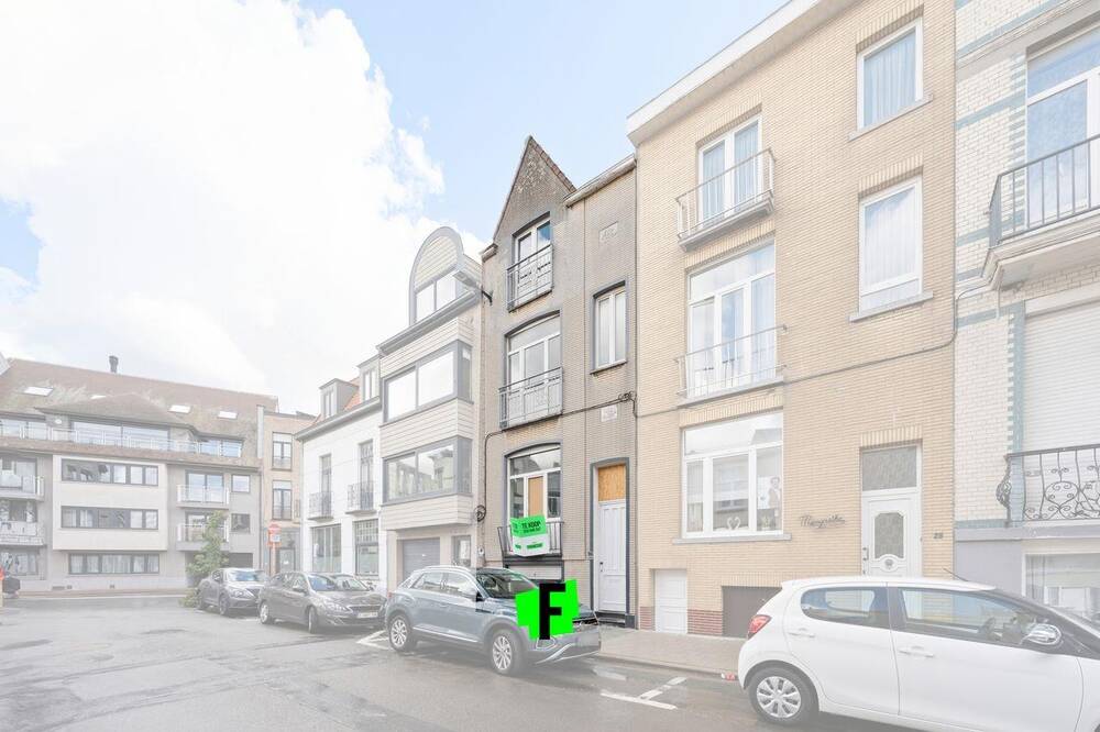 Huis te  koop in Blankenberge 8370 220000.00€ 5 slaapkamers 171.00m² - Zoekertje 310160